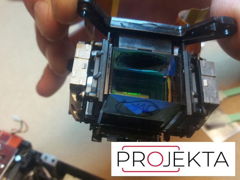 Zničení polarizačních filtrů ve velmi znečištěném projektoru