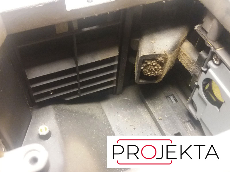 Jak znečištěný projektor, včetně hlavních vzduchových tunelů, muže poškodit lampu