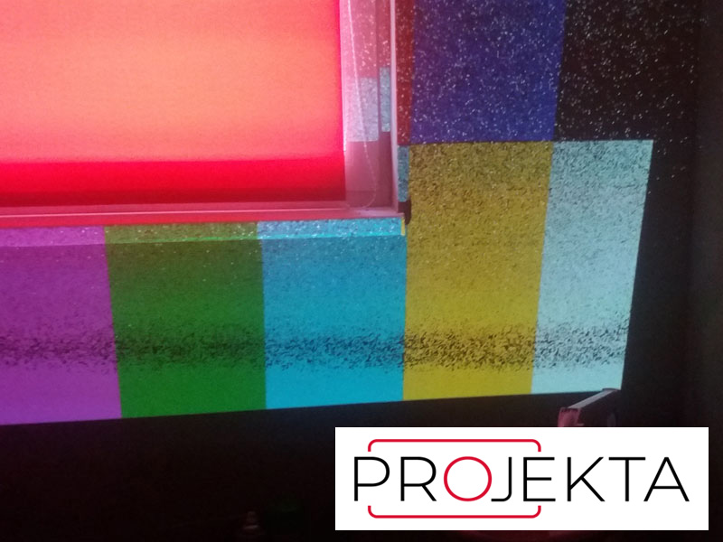 Výměna zničeného zobrazovací chipu ve velmi znečištěném projektoru